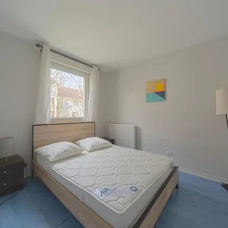 Apartment Paris - 2 Min - Gare