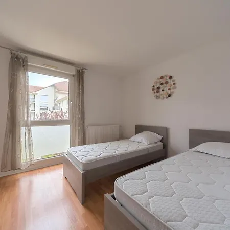 Apartment Paris - 2 Min - Gare