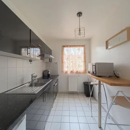 Apartment Paris - 2 Min - Gare